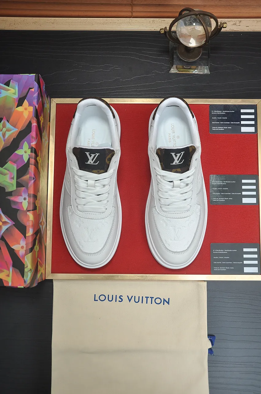 Men's shoes 💰540💶[LOUIS VUITTON] Original order price (water-dyed cowhide lining) new model 🍀LV Louis Vuitton * - top version of LV classic trendy shoes! Made of imported original cowhide, water-dyed cowhide lining, and original wear-resistant rubber outsole! High quality products! Code number 38-45 (45 is custom-made and cannot be returned or exchanged)